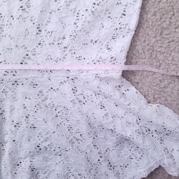 Floral White Lace Scoop Neck Peplum Shirt - Picture 7 of 8